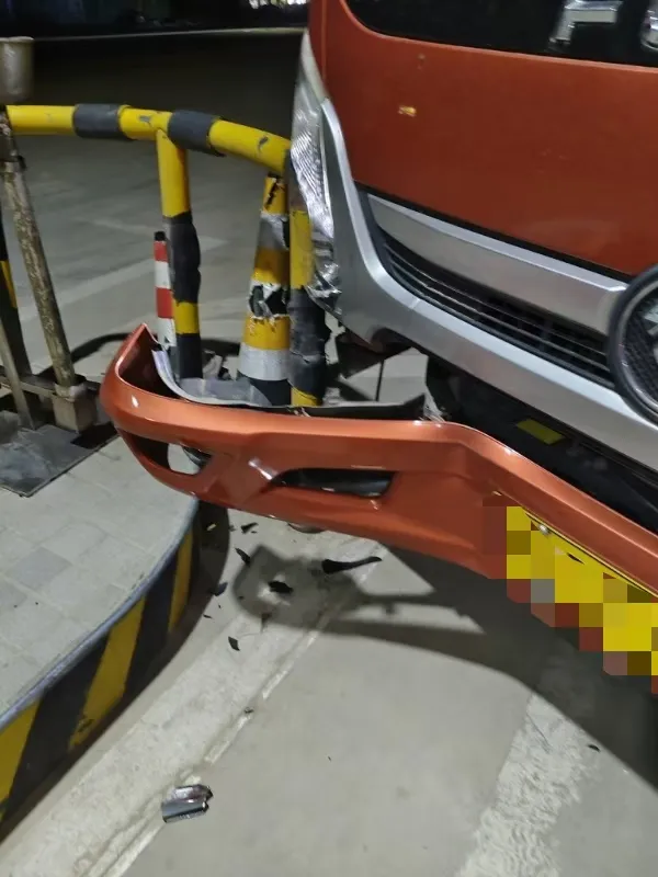 陕西华阴市孟塬镇标的车剐蹭护栏